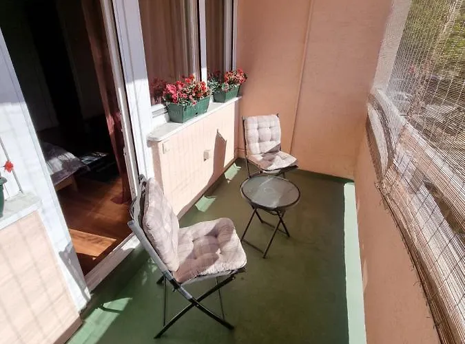 Large, Spacious Vozdovac Apartman