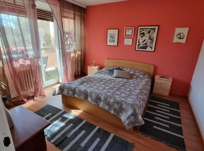 Large, Spacious Vozdovac *