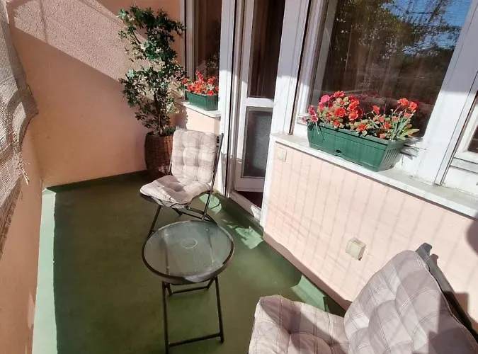 Large, Spacious Vozdovac Apartman